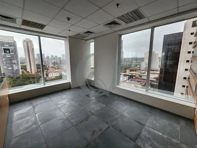 Sala para alugar, no bairro Vila Olímpia em São Paulo