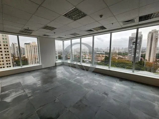 Sala para alugar, no bairro Vila Olímpia em São Paulo