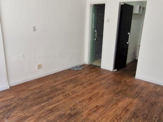 Sala à venda, no bairro Barra em Salvador