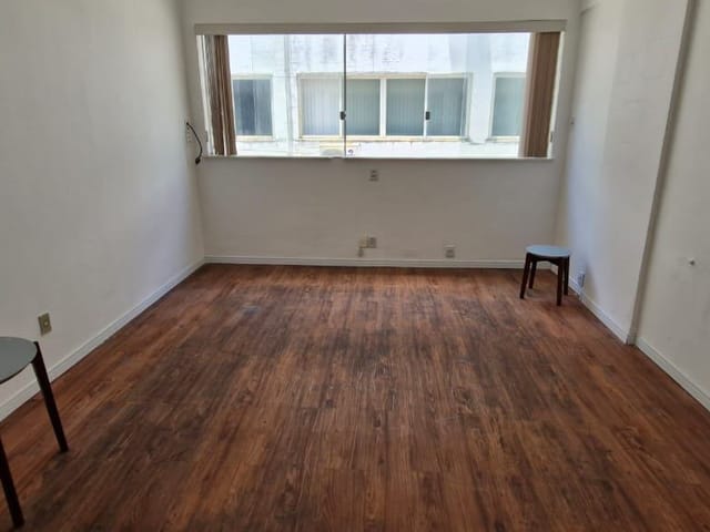 Sala à venda, no bairro Barra em Salvador