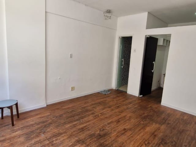 Sala à venda, no bairro Barra em Salvador