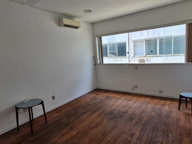 Sala à venda, no bairro Barra em Salvador