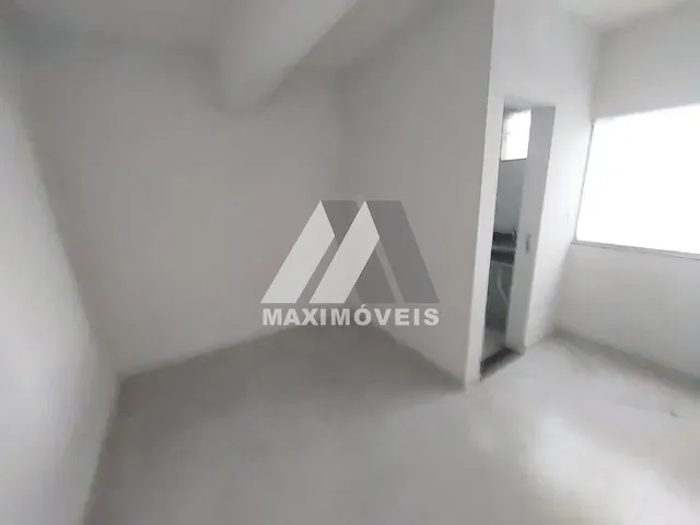 Loja com 140m², para alugar, no bairro Centro em Araçuaí