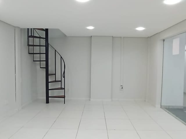 Sala com 51m², para alugar, no bairro Centro em Florianópolis