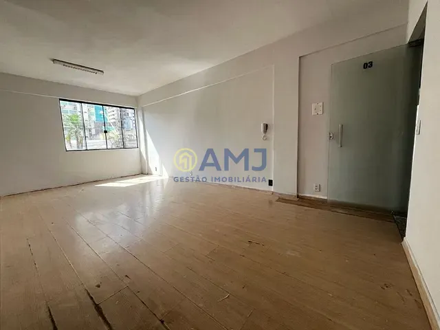 Sala para alugar, no bairro Setor Bueno em Goiânia