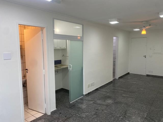 Sala à venda, no bairro Vila Mariana em São Paulo