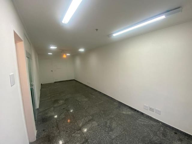 Sala à venda, no bairro Vila Mariana em São Paulo