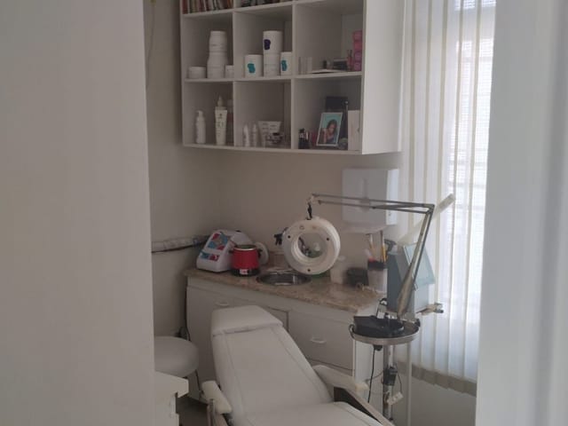 Sala com 32m², à venda ou para alugar, no bairro Centro em Pindamonhangaba