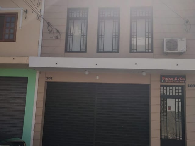 Sala com 32m², à venda ou para alugar, no bairro Centro em Pindamonhangaba