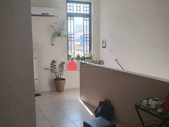 Sala com 32m², à venda ou para alugar, no bairro Centro em Pindamonhangaba