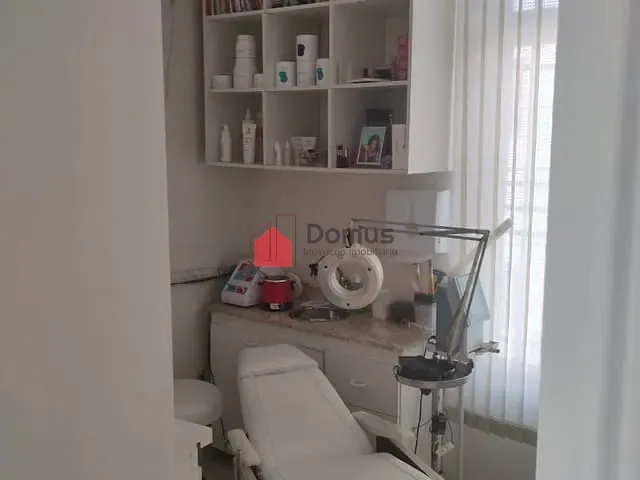 Sala com 32m², à venda ou para alugar, no bairro Centro em Pindamonhangaba