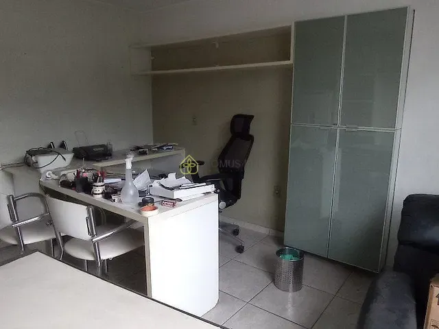 Sala à venda, no bairro Centro em Barra Mansa