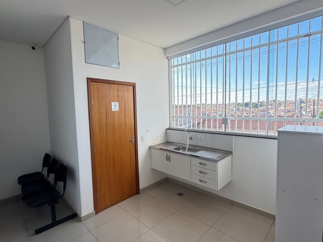 Sala à venda ou para alugar, no bairro Jardim Lucila em Tatuí