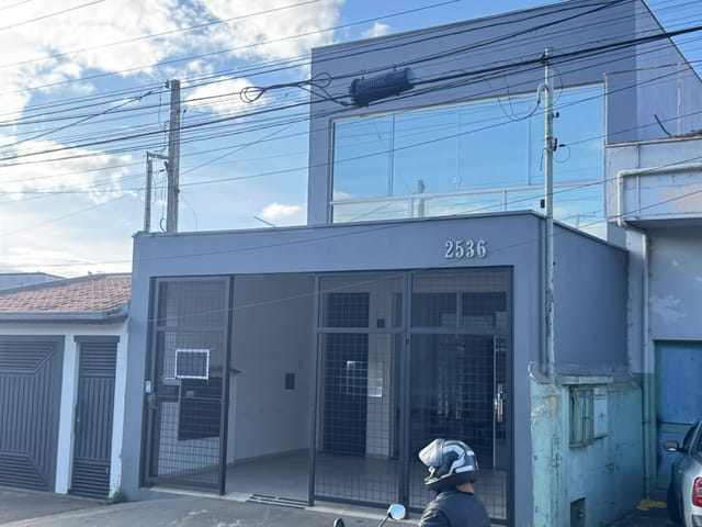 Sala à venda ou para alugar, no bairro Jardim Lucila em Tatuí