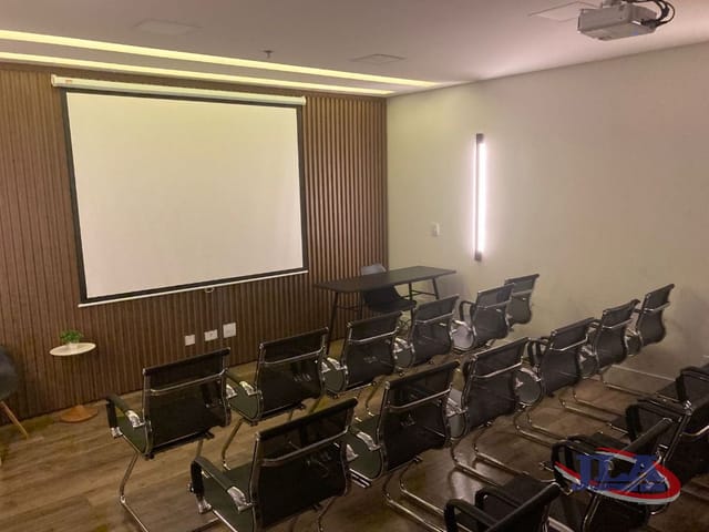 Sala à venda ou para alugar, no bairro Cristo Rei em Curitiba