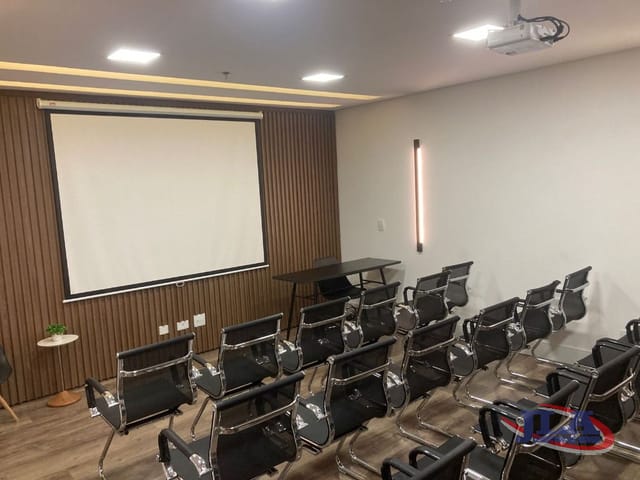 Sala à venda ou para alugar, no bairro Cristo Rei em Curitiba