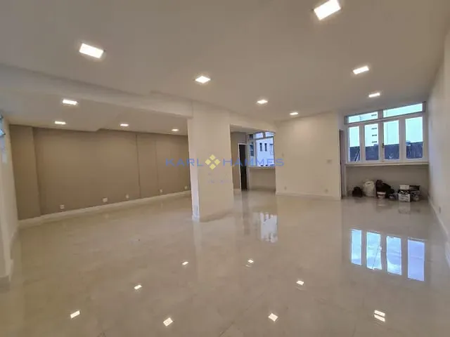 Sala à venda, no bairro Centro em Petrópolis