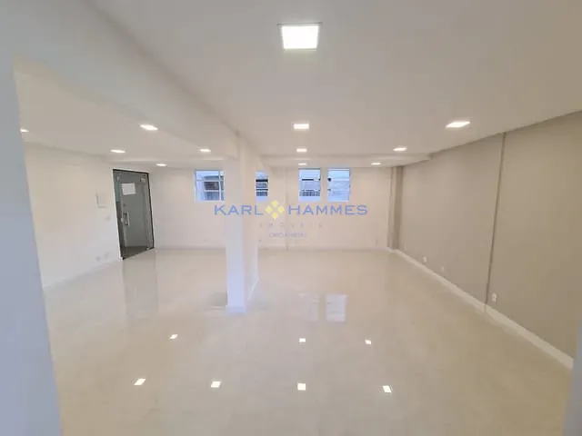 Sala à venda, no bairro Centro em Petrópolis