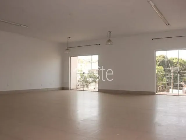 Sala com 100m², para alugar, no bairro Vila Linópolis I em Santa Bárbara D'Oeste