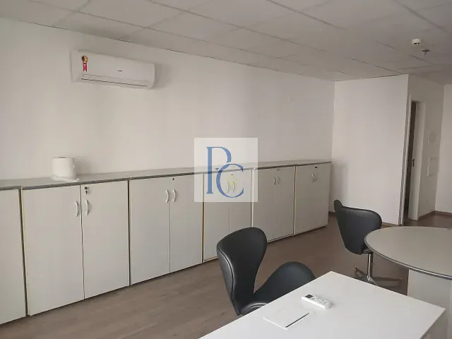 Sala para alugar, no bairro Santo Amaro em São Paulo