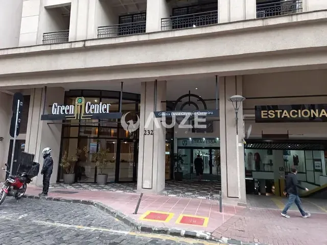 Sala com 32m², à venda, no bairro Centro em Curitiba