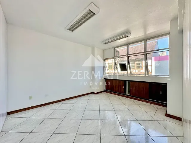 Sala com 89m², para alugar, no bairro Centro (Blumenau) em Blumenau
