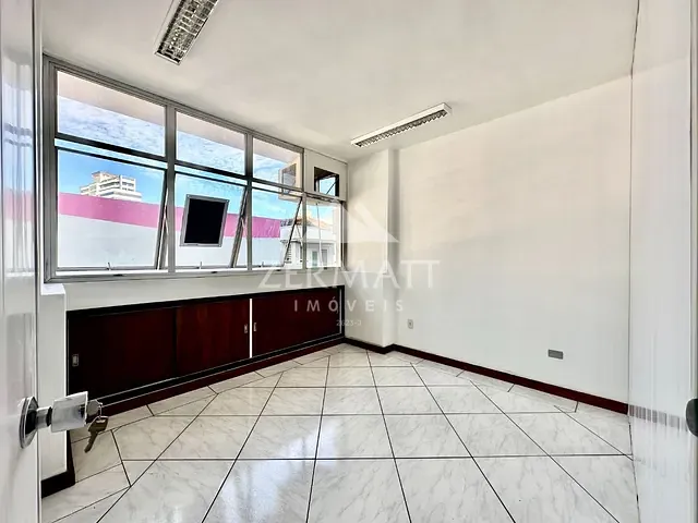 Sala com 89m², para alugar, no bairro Centro (Blumenau) em Blumenau