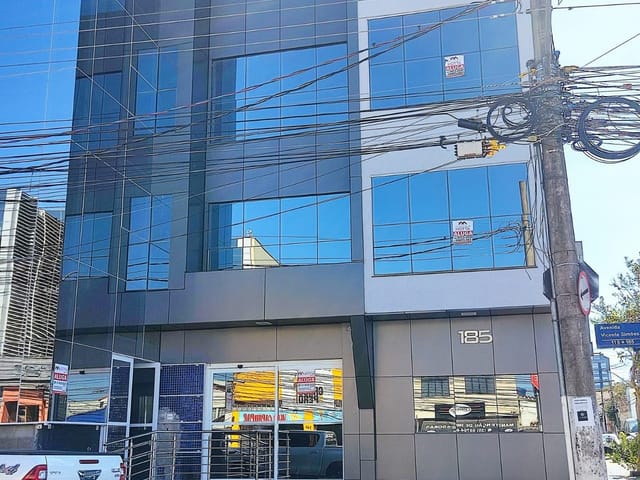 Sala com 100m², para alugar, no bairro CENTRO em Pouso Alegre