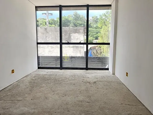 Sala à venda, no bairro Ano Bom em Barra Mansa