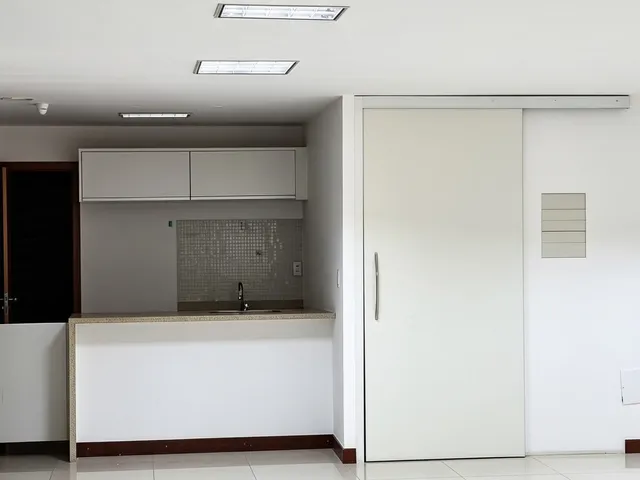 Sala à venda ou para alugar, no bairro Pituba em Salvador