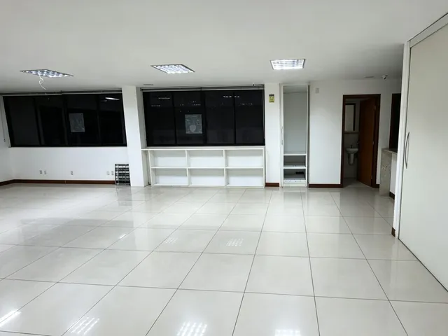 Sala à venda ou para alugar, no bairro Pituba em Salvador