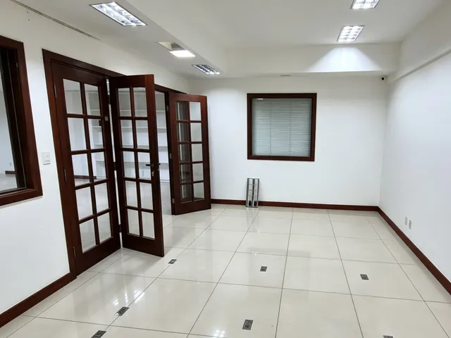 Sala à venda ou para alugar, no bairro Pituba em Salvador