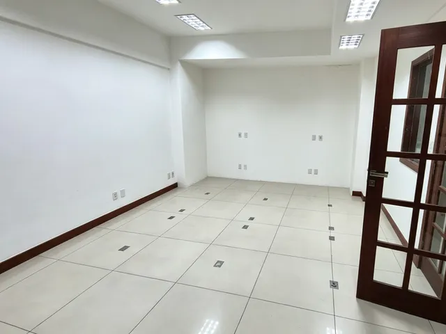 Sala à venda ou para alugar, no bairro Pituba em Salvador