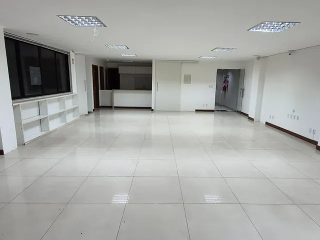 Sala à venda ou para alugar, no bairro Pituba em Salvador