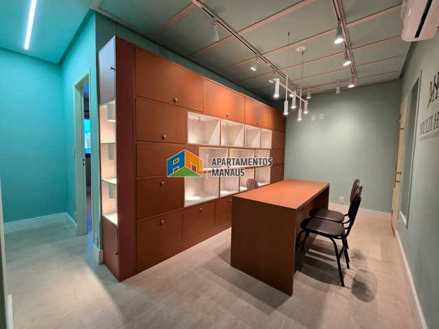 Sala à venda ou para alugar, no bairro Nossa Senhora das Graças em Manaus