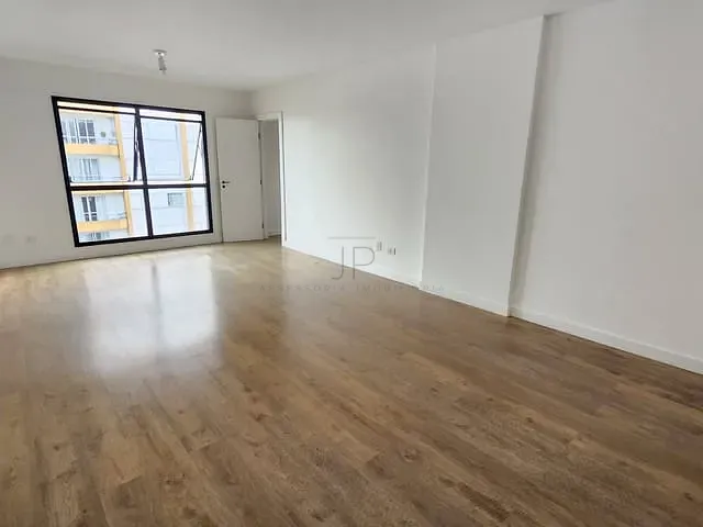 Sala à venda, no bairro Batel em Curitiba