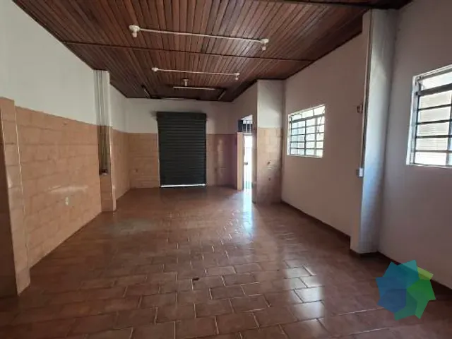 Sala com 180m², para alugar, no bairro Centro em Salto