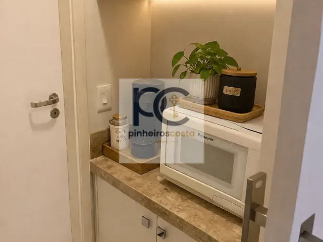 Sala à venda, no bairro Pinheiros em São Paulo