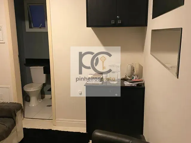 Sala à venda, no bairro Pinheiros em São Paulo