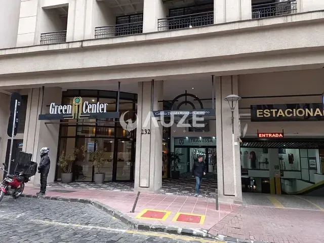 Sala com 26m², à venda, no bairro Centro em Curitiba