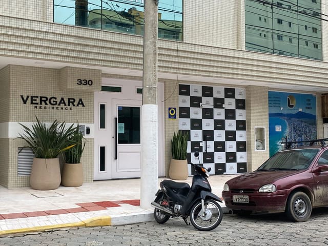 Sala à venda, no bairro Meia Praia em Itapema