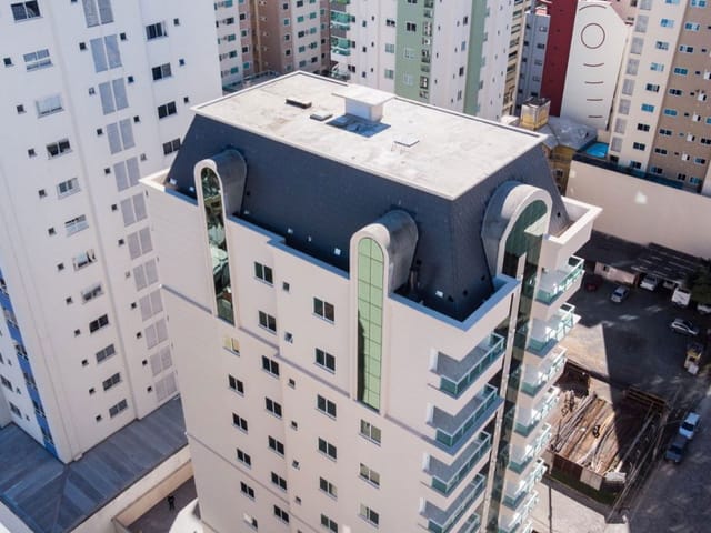Sala à venda, no bairro Meia Praia em Itapema