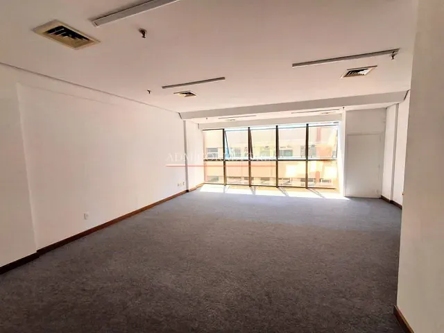 Sala com 59m², à venda, no bairro Auxiliadora em Porto Alegre