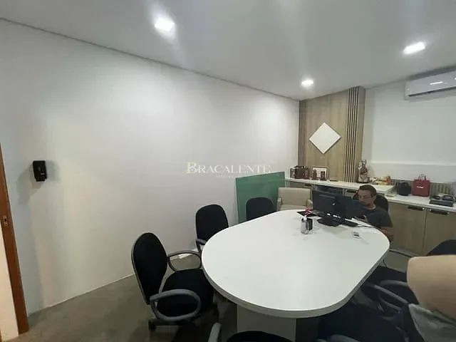 Sala com 200m², para alugar, no bairro Vila Embaré em Valinhos