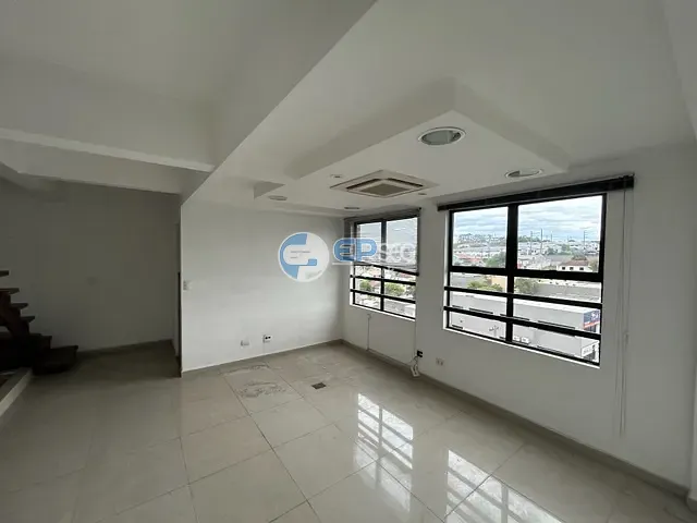 Sala à venda ou para alugar, no bairro Parolin em Curitiba