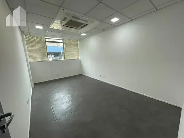 Sala com 28m², para alugar, no bairro Barra da Tijuca em Rio de Janeiro