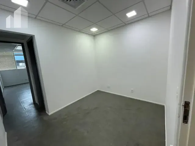 Sala com 28m², para alugar, no bairro Barra da Tijuca em Rio de Janeiro