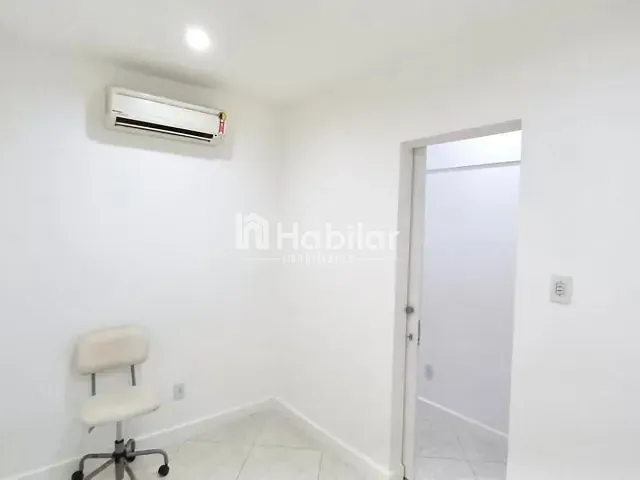 Sala à venda, no bairro Pituba em Salvador