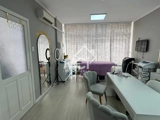 Sala com 57m², à venda, no bairro Centro em Pelotas