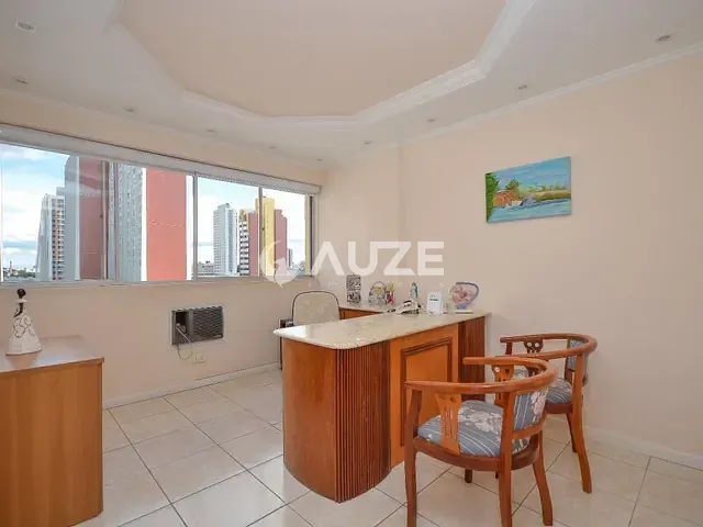 Sala com 80m², à venda, no bairro Centro em Curitiba